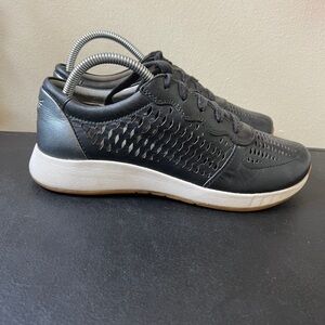 Dansko Charlie Women’s Comfort Sneakers Perforated Leather Size 37 (6.5–7) 🌹